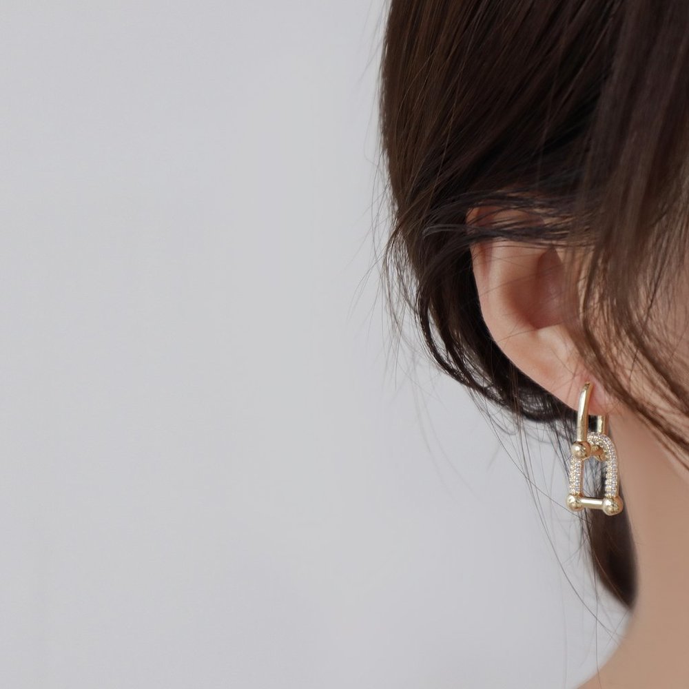 NEW 14K Gold Plated Diamond Horseshoe Earrings - Picture 6 of 7